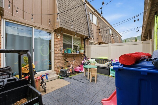 Building Photo - 913 S 1213 E