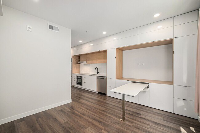 Building Photo - Centrally located 1 bedroom in the heart o...