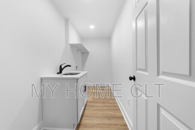 Building Photo - 3503 Linwood Rd