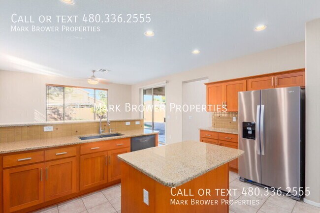 Building Photo - 1462 W. Roadrunner Dr.