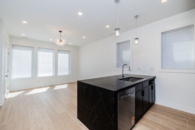Building Photo - 6050 S Eberhart Ave