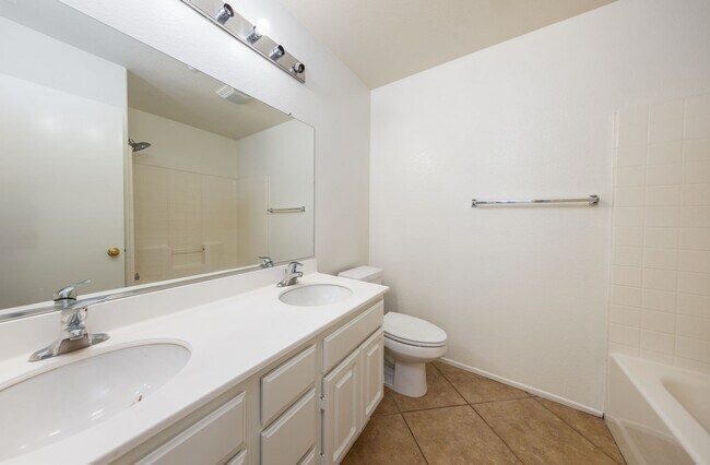 Building Photo - Spacious 3-bedroom with a Loft in Mission ...
