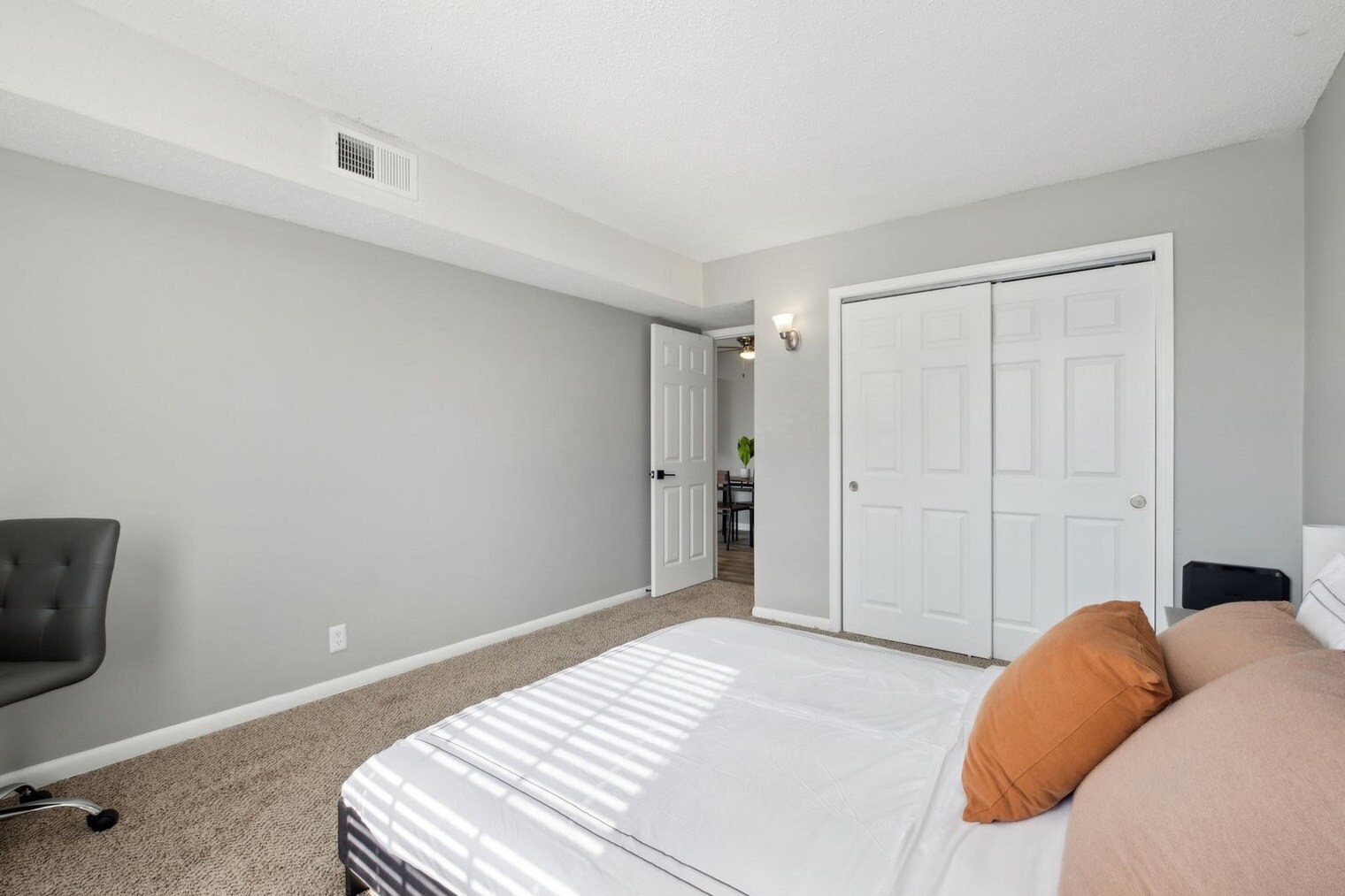 Building Photo - 600 Whispering Hills Dr