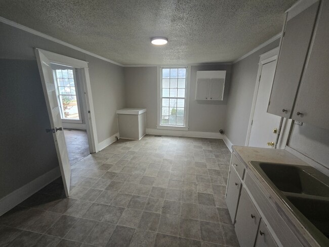 Building Photo - 230 Reynolds Ave