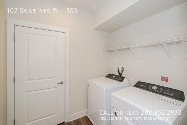 Building Photo - 102 St Ives Pl