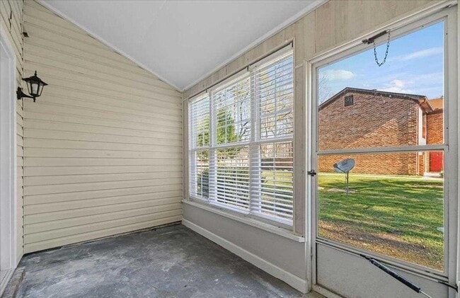 Building Photo - 731 Coventry Ln