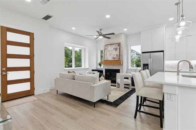 Building Photo - 1000 W 10th St