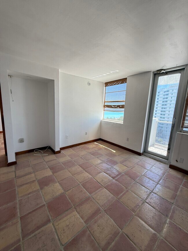 Building Photo - The Amethyst