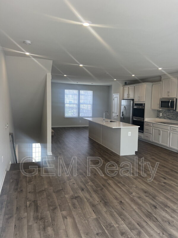 Building Photo - 1833 Sag Harbor Ln