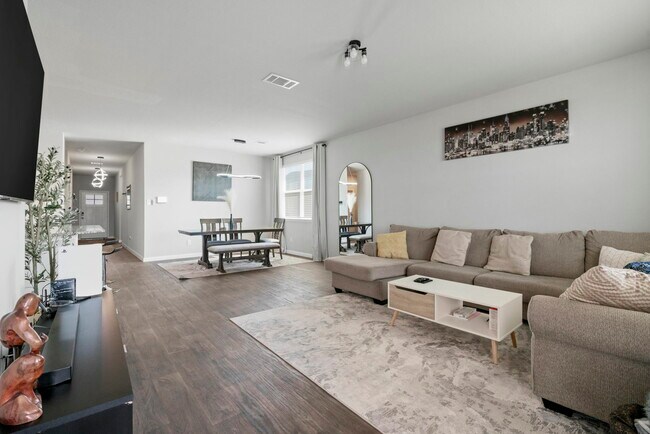 Building Photo - 212 Apache Plum Dr