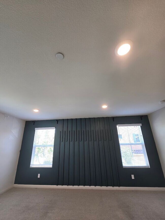 Building Photo - 3-Bedroom Home in Gated Community with Mod...