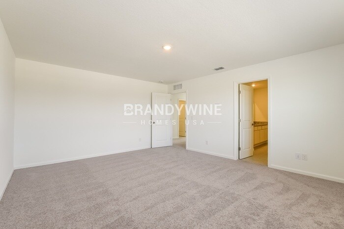 Building Photo - 1650 Effra Wy