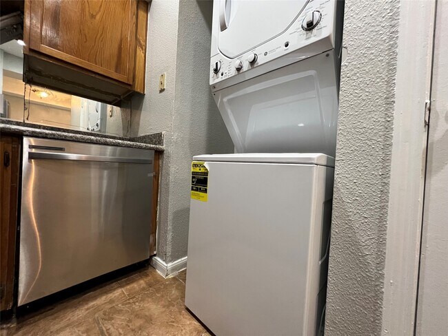 Building Photo - 8055 Cambridge St