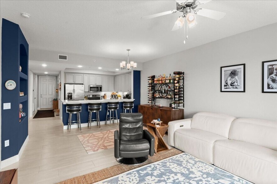 Building Photo - 6 Riverwalk Drive