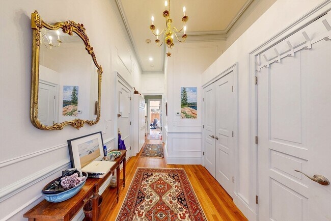 Building Photo - 231 Beacon St