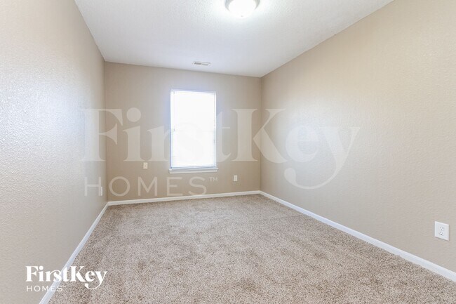 Building Photo - 1820 Long Lake Dr