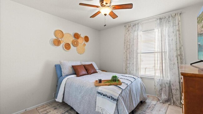 Building Photo - 600 Planters Pass