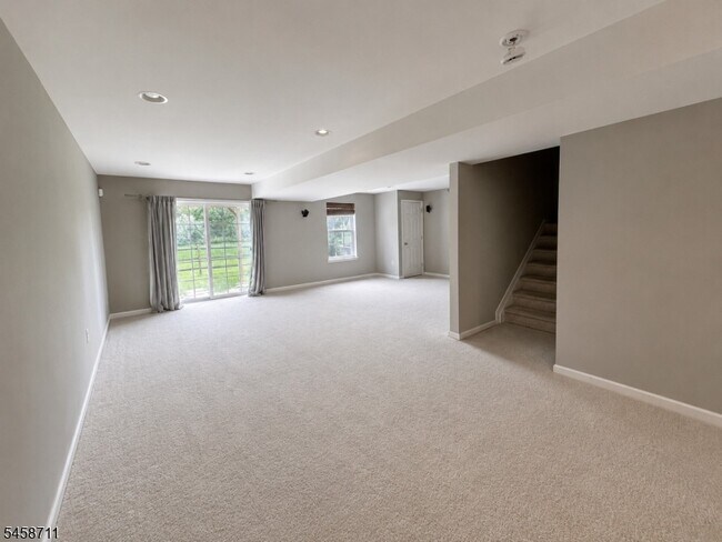 Building Photo - 93 Autumn Ln