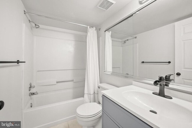 Building Photo - 31 Everett Dr