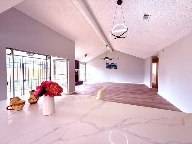 Building Photo - 12071 Plumbrook Dr