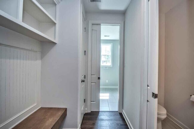 Building Photo - 10441 Sockeye Dr