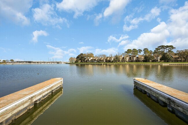 Building Photo - 12600 Melville Dr