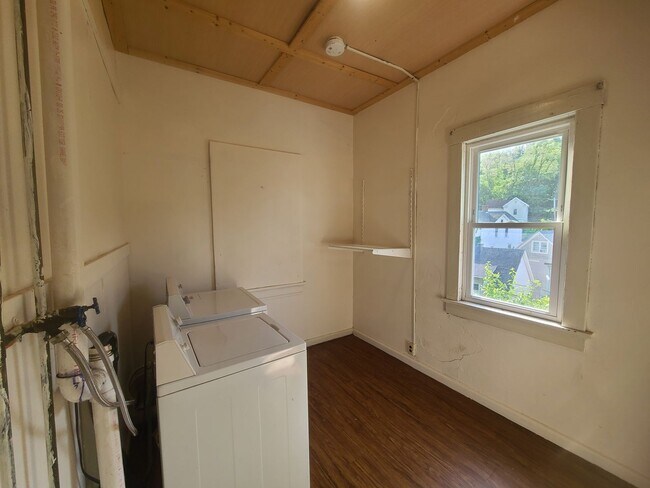 Building Photo - 698/700 Willey Street