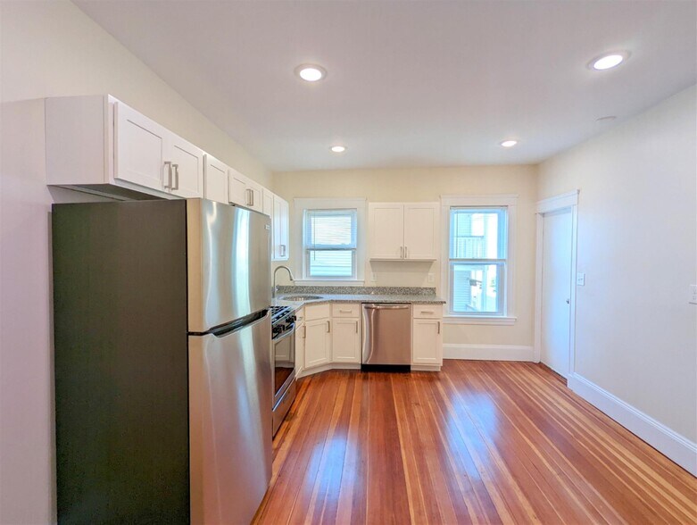 Building Photo - 8 Lowell Cir