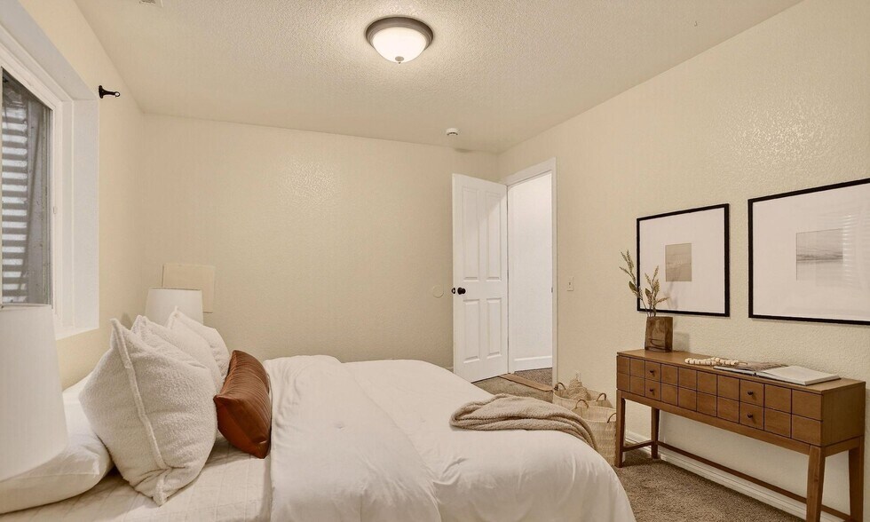 Bedroom - 1509 Pratt St