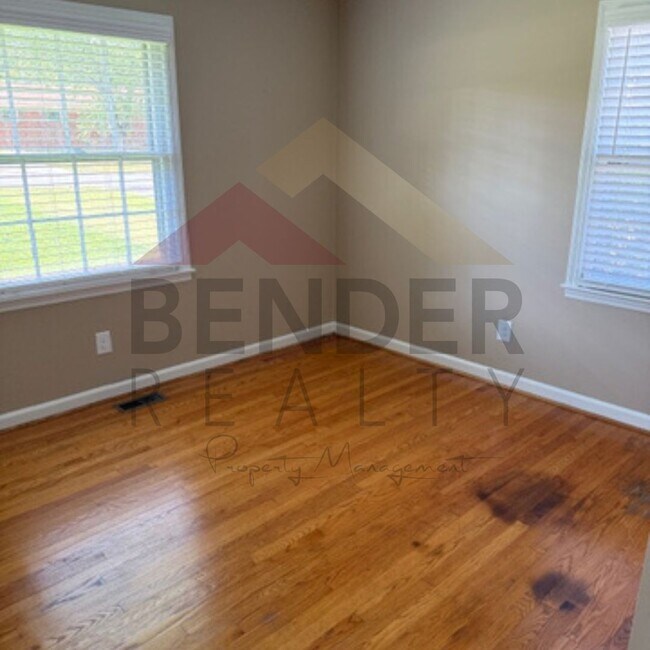 Building Photo - GORGEOUS RENOVATED HOME