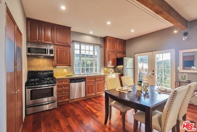 Building Photo - 1847 E Del Mar Blvd