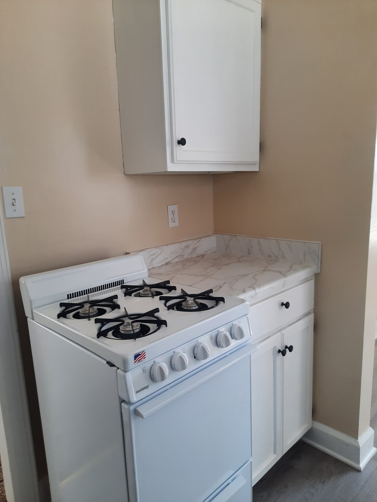 Building Photo - 226 E 5th Ave