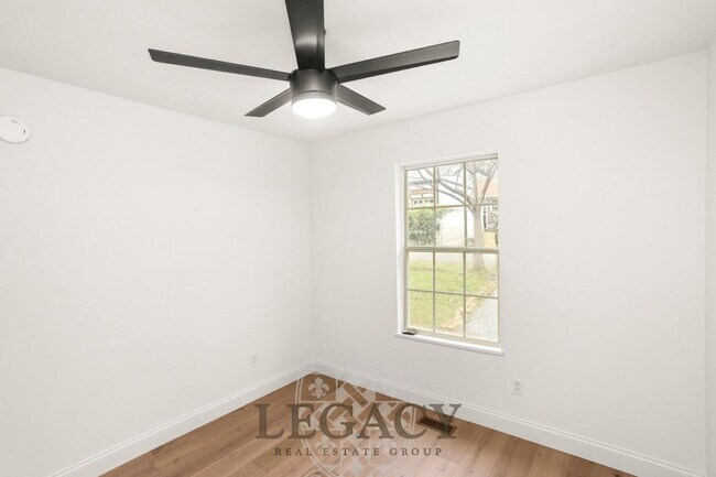 Building Photo - 100 Sadler Ct