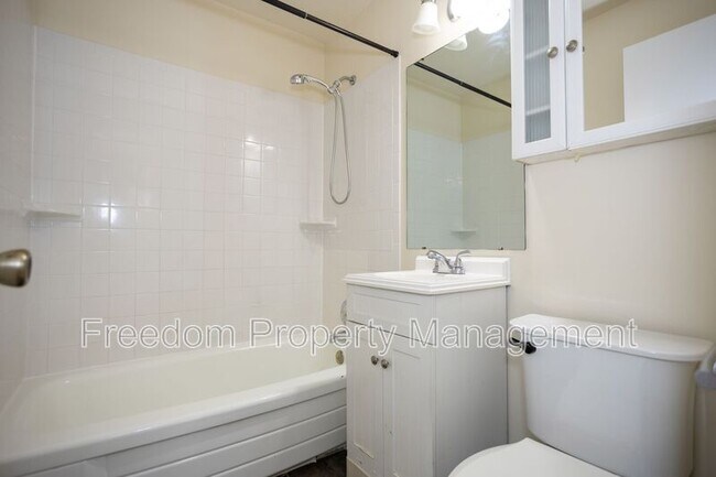 Building Photo - 5914 Ridge View Dr