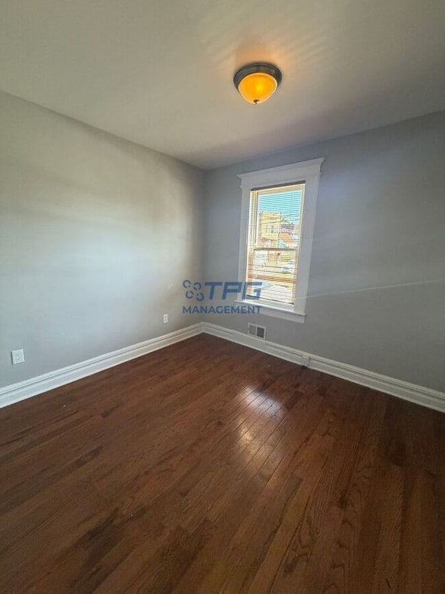 Building Photo - 76 Halstead St