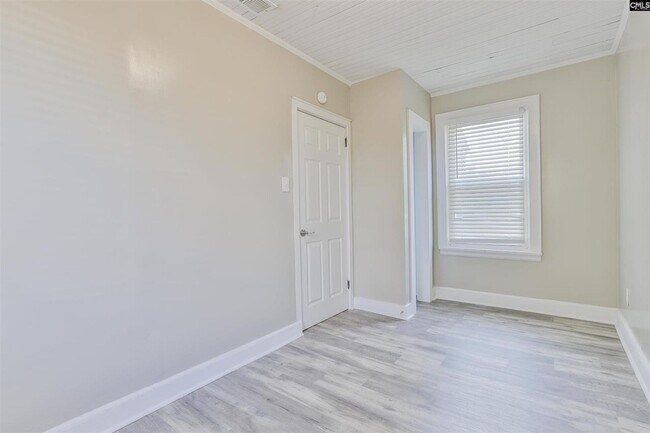 Building Photo - Adorable 3BR/1.5BA Renovated Bungalow Near USC – PRE-LEASING FOR 2026-2027 SCHOOL YEAR