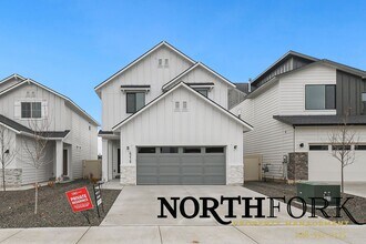 Building Photo - Modern Comfort Meets Meridian Living