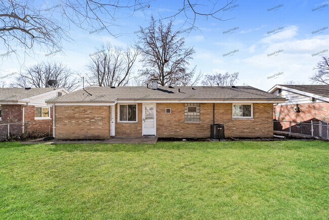 Building Photo - 841 Lebon Dr