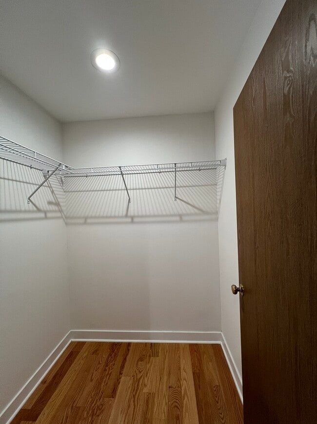 Building Photo - 1545 Winnetka Rd