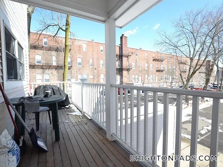 Building Photo - 8 Glencoe St