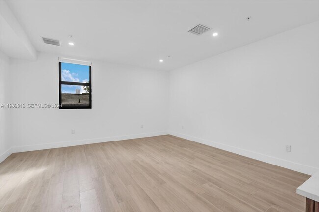 Building Photo - 1037 NW 2nd St