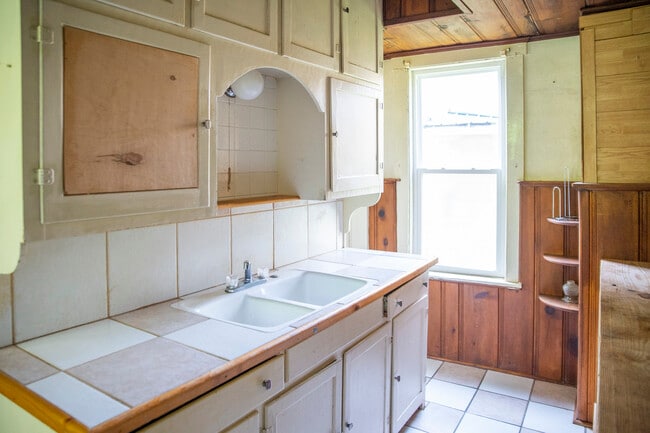 Building Photo - 19 Smith St