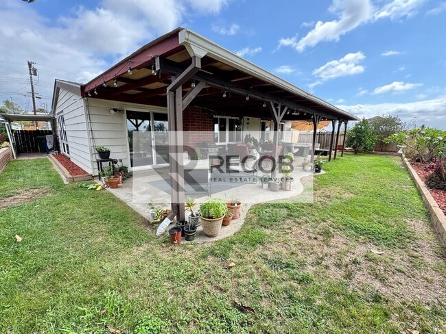 Building Photo - 3452 Lockwood Dr