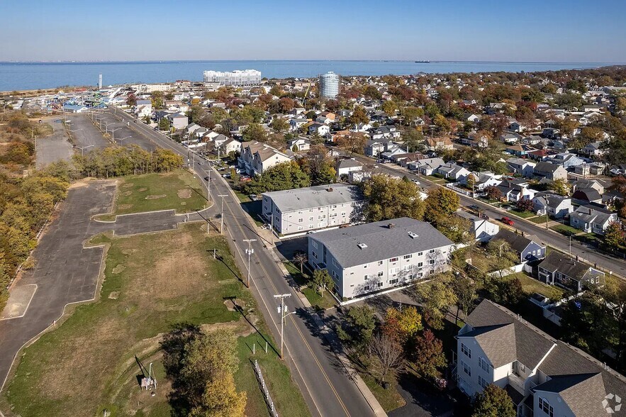 Building Photo - 544 Beachway Ave