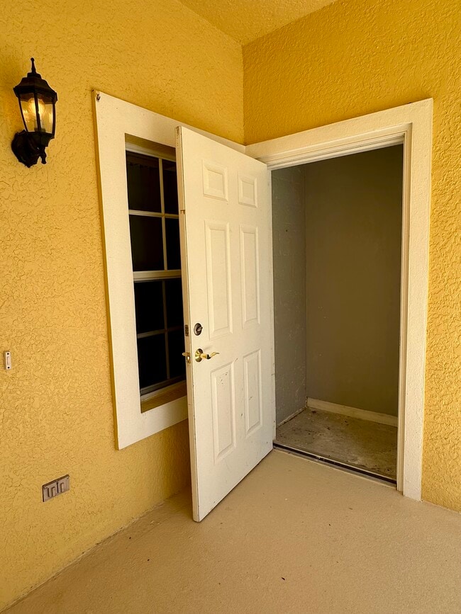 Building Photo - 1235 Saxony Cir
