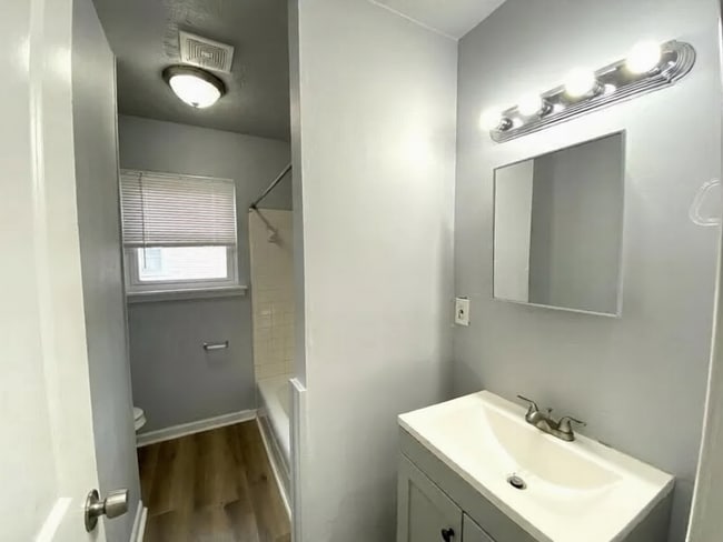 Building Photo - 533 Branham Ave SW