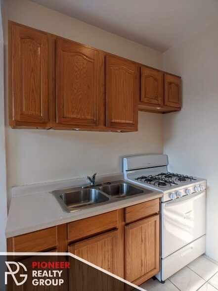 Building Photo - 4846 N Damen Ave