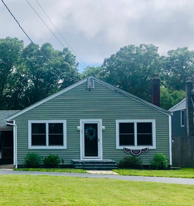 Building Photo - 242 Southlawn Ave