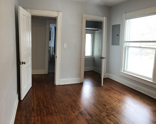 Bendroom - 958 Bluff St