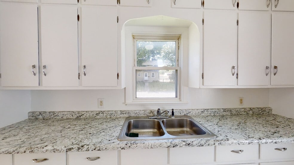 Kitchen - 1103 Amherst Ave